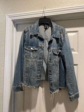 Cropped Distressed Light Wash H&M Jacket